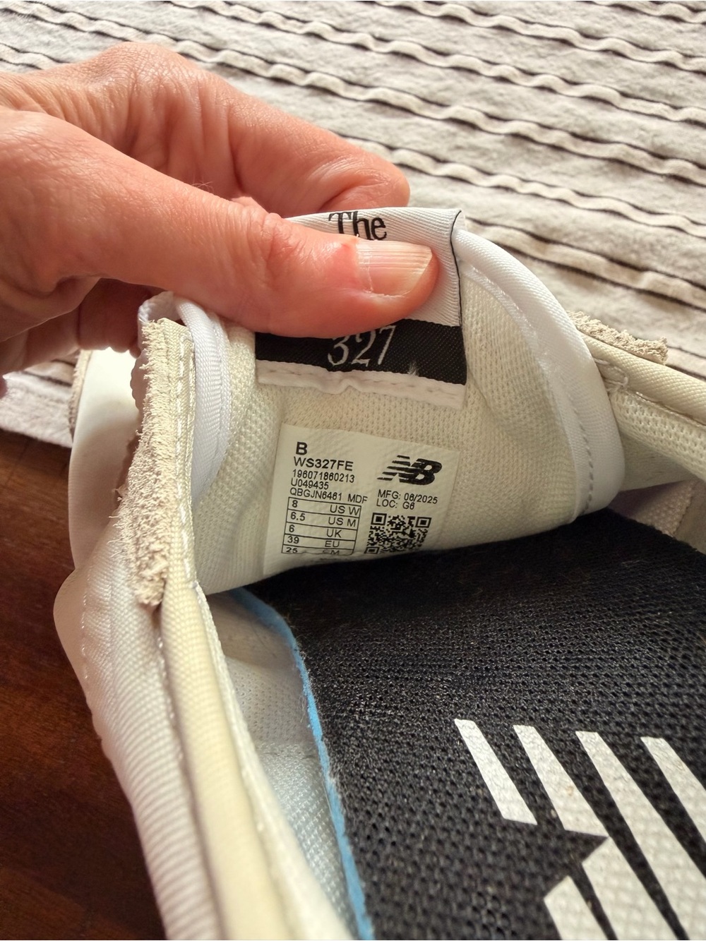 New Balance 327 Sneaker (Women)
Size 8! Like New! - Picture 8 of 8